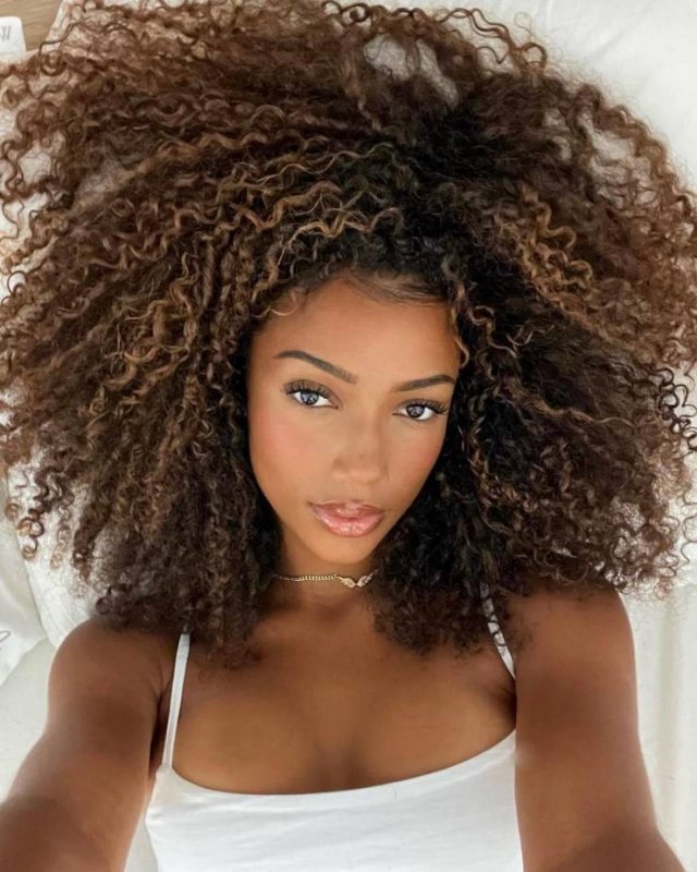 Girls With Beautiful Eyes (52 pics)