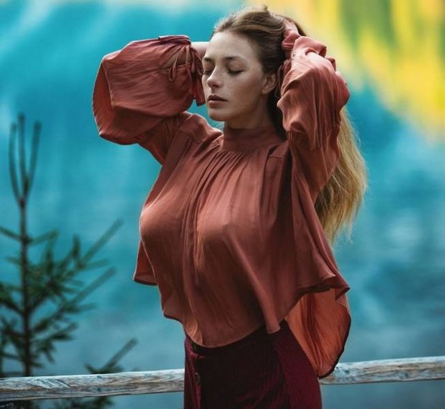 Braless Girls (49 pics)