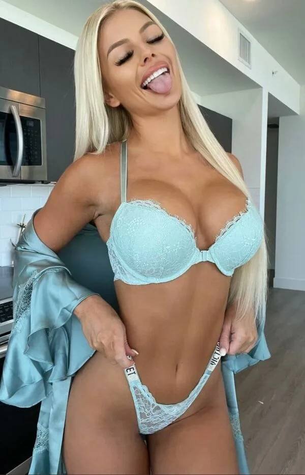 Girls In Lingerie (47 pics)