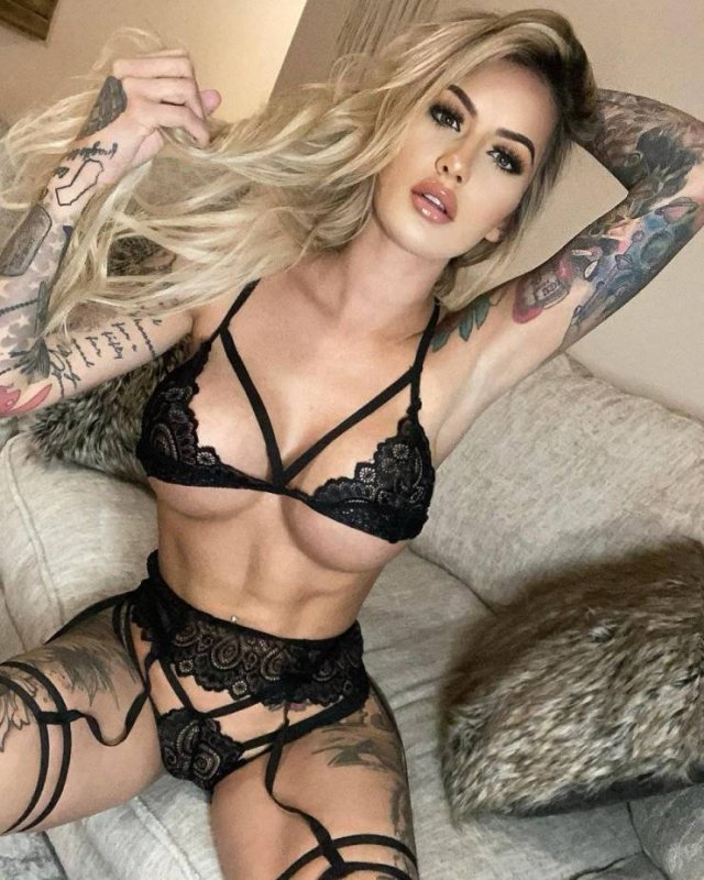 Girls In Lingerie (47 pics)