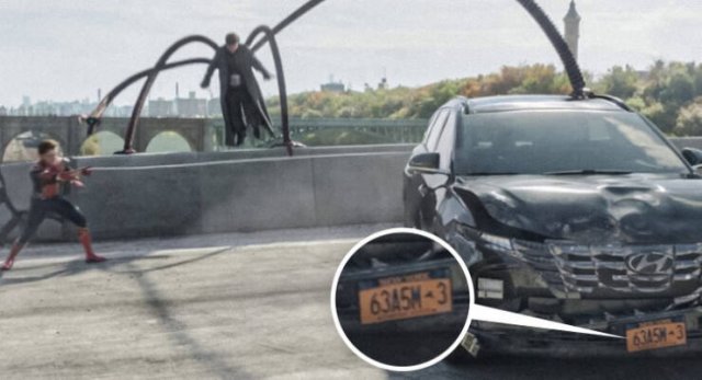 Interesting Easter Eggs In Movies (17 pics)