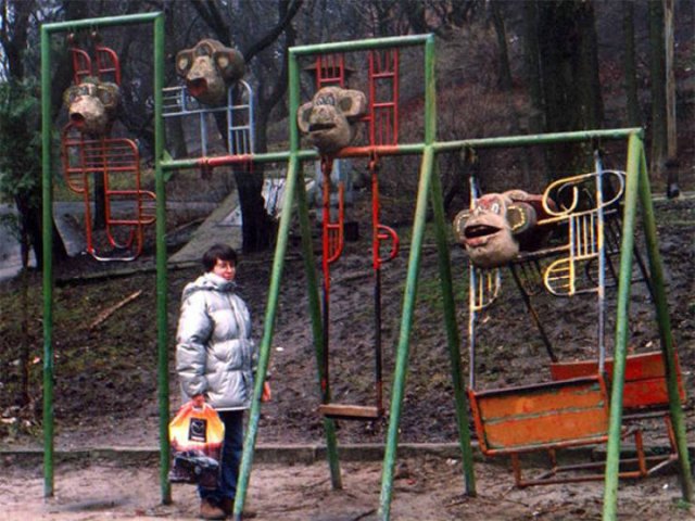 Creepy Playgrounds (23 pics)