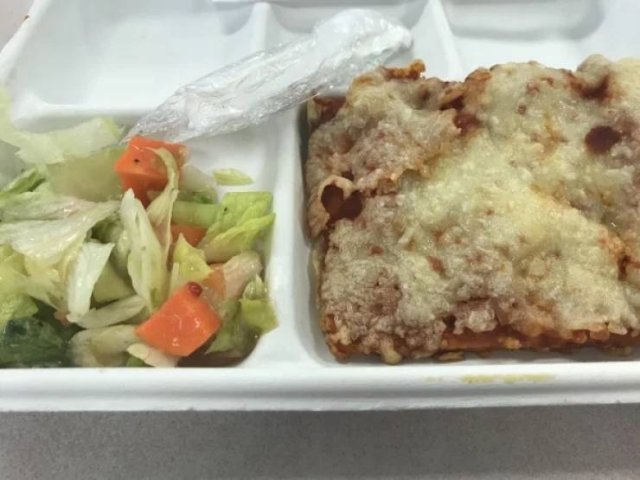 Terrible School Lunches (21 pics) Terrible School Lunches (21 pics)