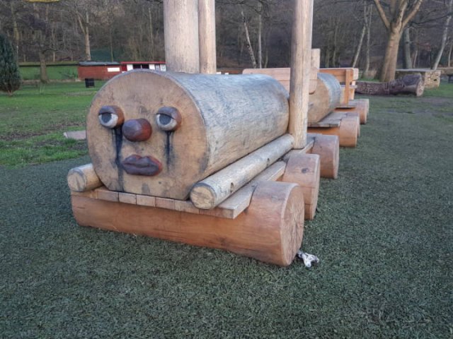 Creepy Playgrounds (23 pics)