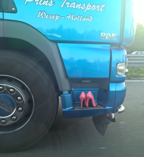 Strange Things (27 pics)