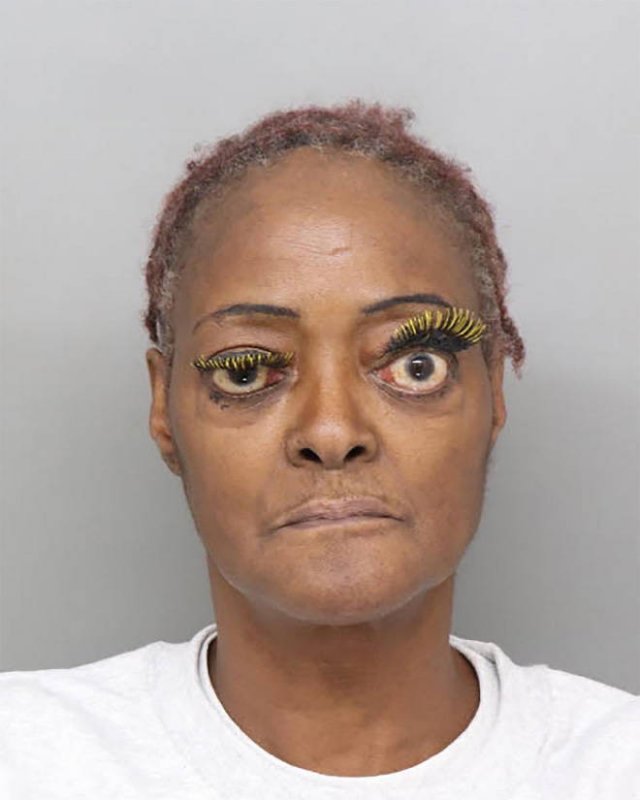 People With Crazy Eyebrows (23 pics)