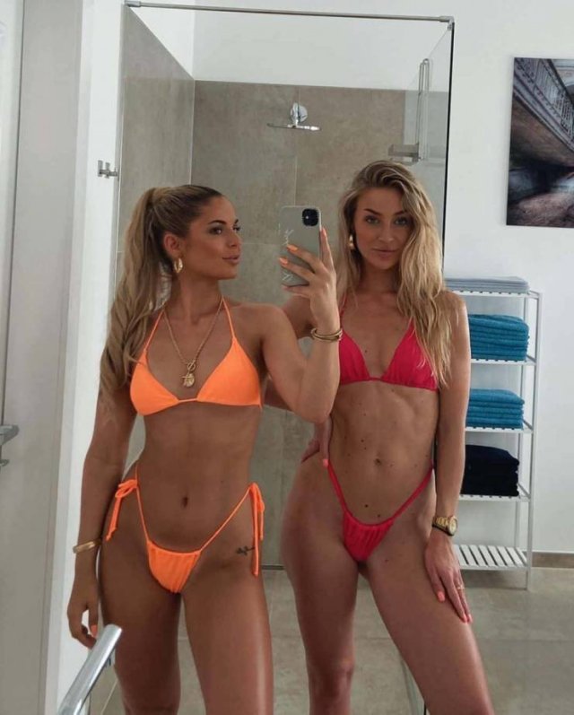 Bikini Girls (54 pics)