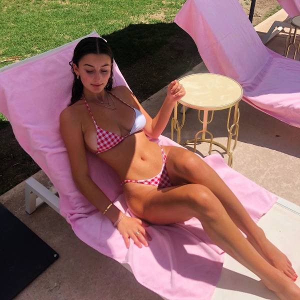 Bikini Girls (54 pics)