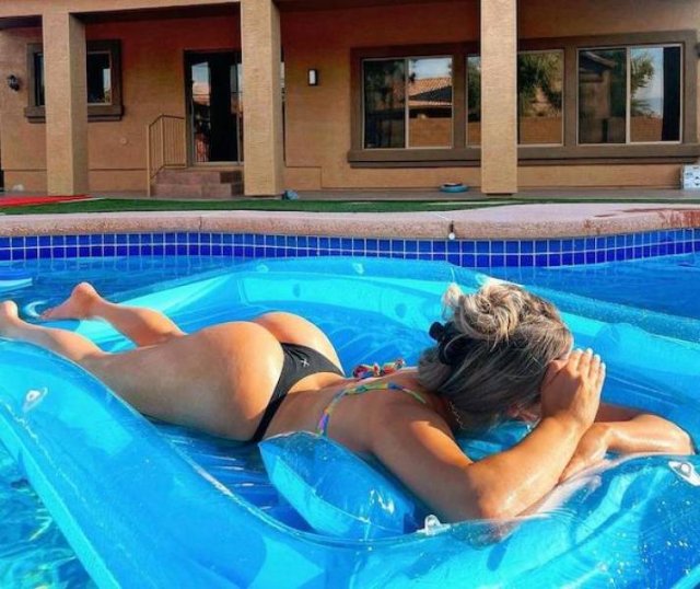 Wet Girls (52 pics)