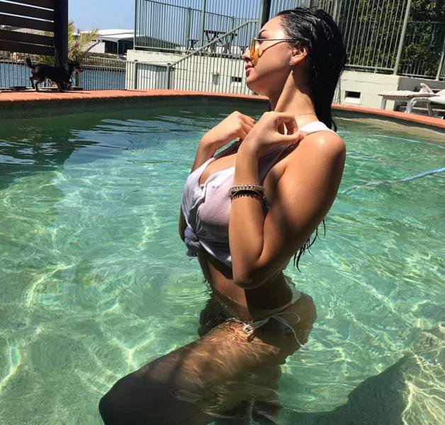 Wet Girls (52 pics)