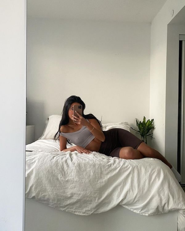 Braless Girls (35 pics)