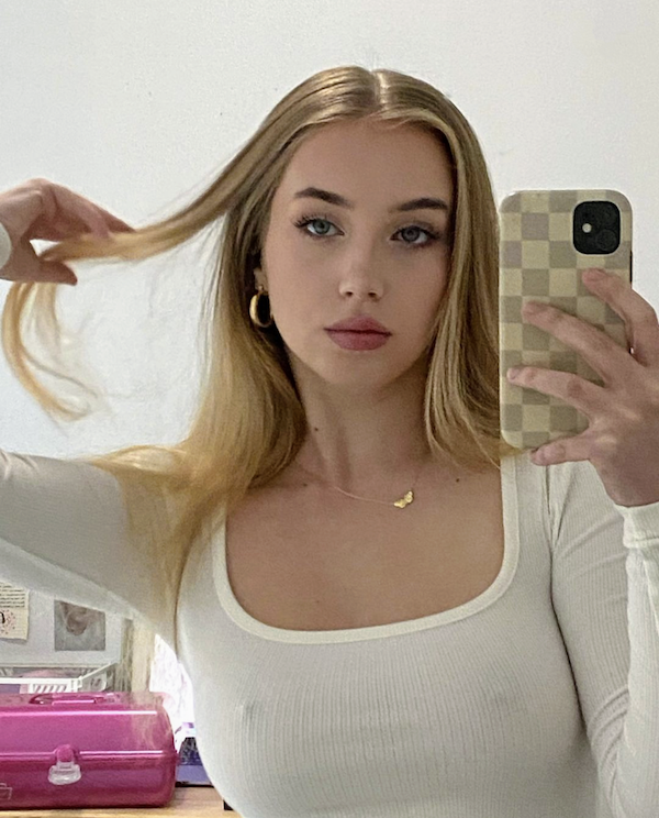 Braless Girls (35 pics)