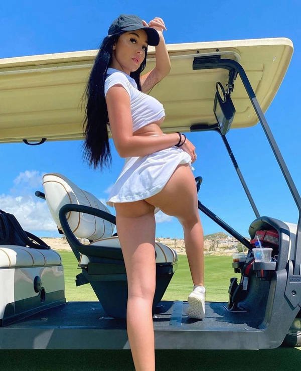 Girls And Golf (33 pics)