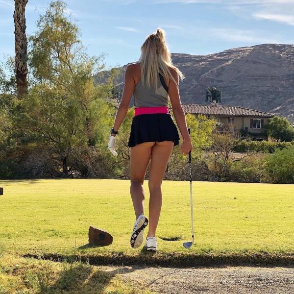 Girls And Golf (33 pics)