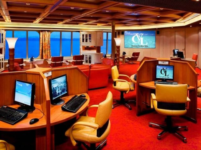 Old Cruise Liner Transformed Into A Floating Residential Building (25 pics)