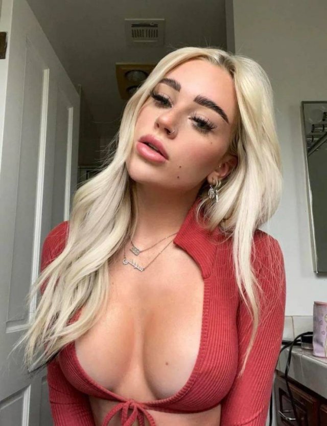 Braless Girls (51 pics)