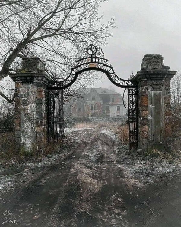 Awesome Abandoned Objects (20 pics)