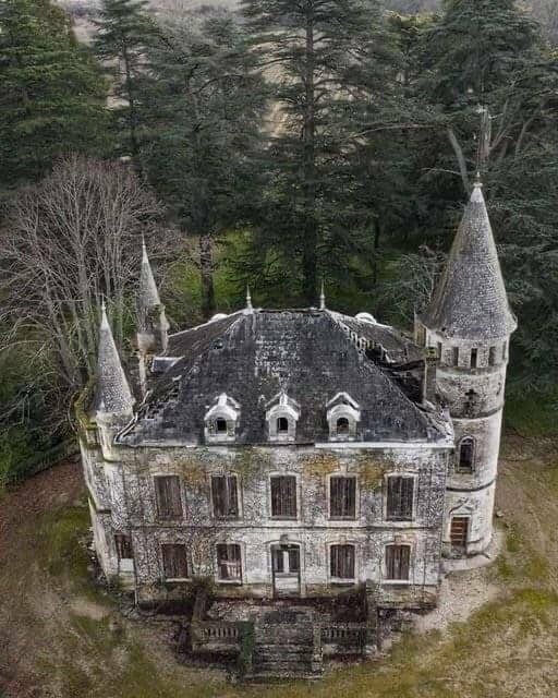 Awesome Abandoned Objects (20 pics)