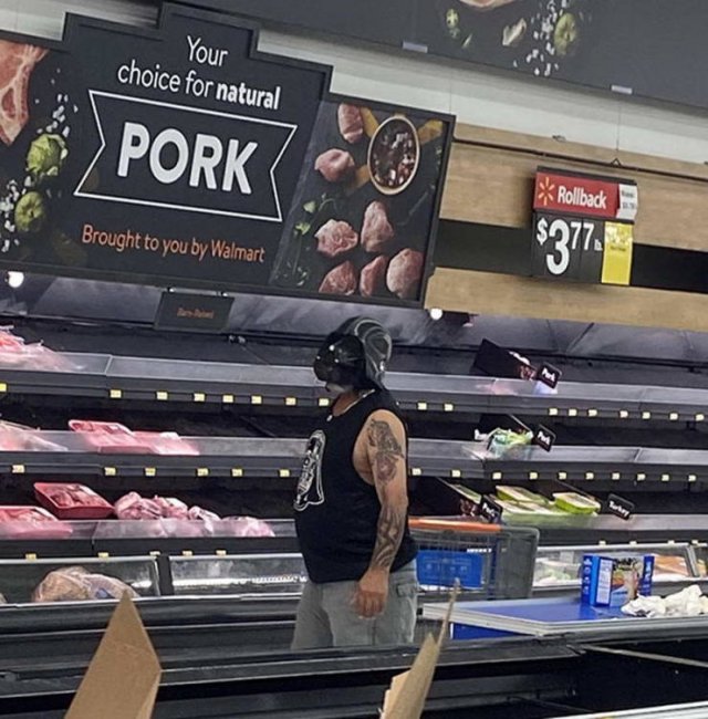 Strange People In Stores (38 pics)