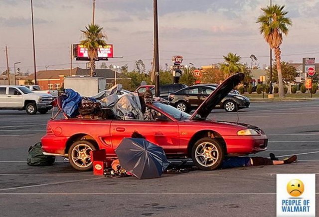 Strange People In Stores (38 pics)