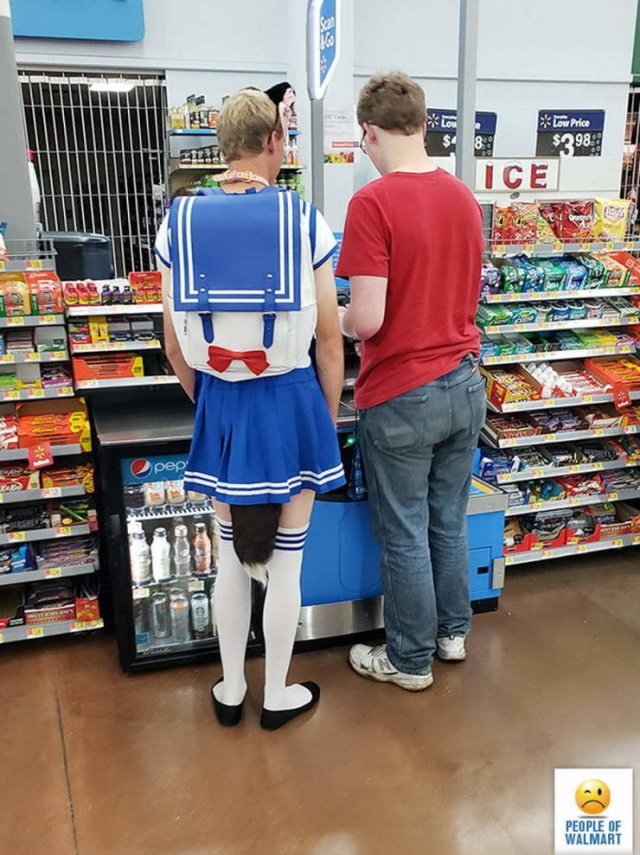 Strange People In Stores (38 pics)