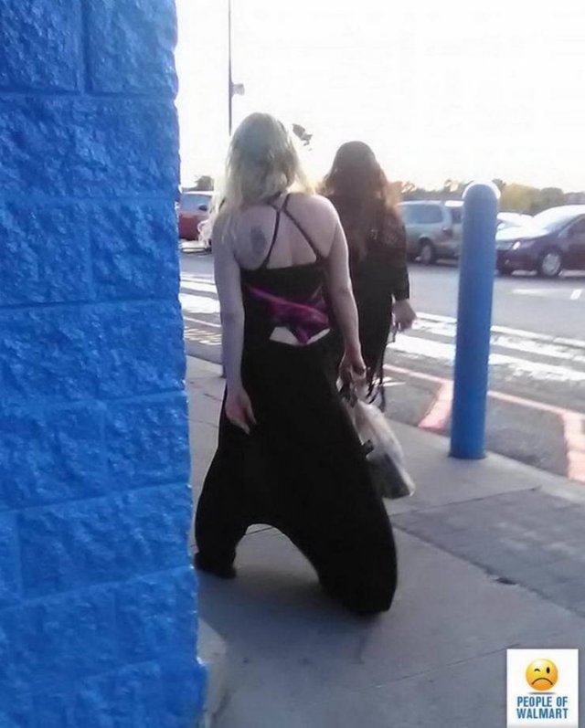Strange People In Stores (38 pics)