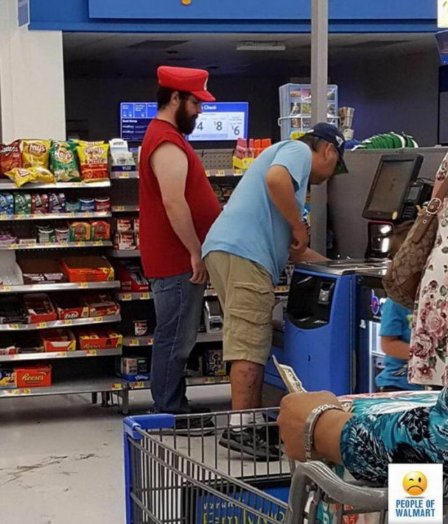 Strange People In Stores (38 pics)