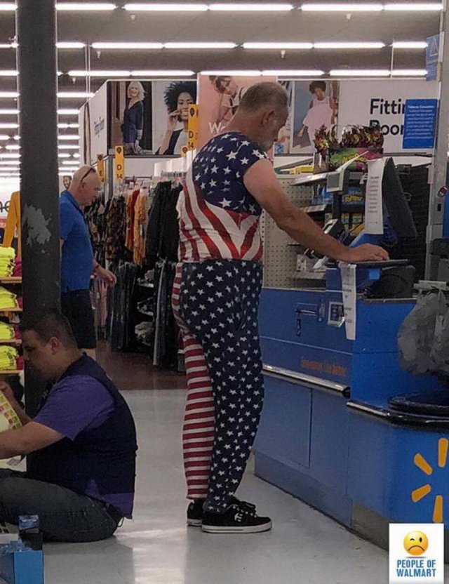 Strange People In Stores (38 pics)