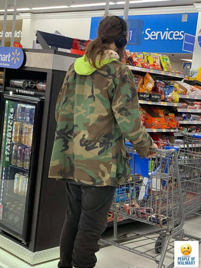 Strange People In Stores (38 pics)