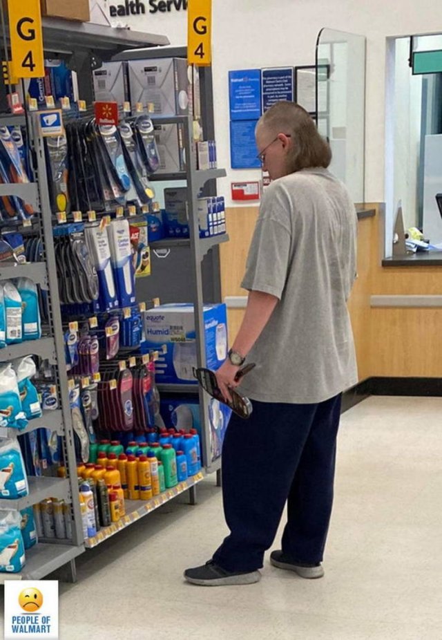 Strange People In Stores (38 pics)