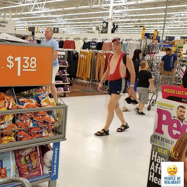 Strange People In Stores (38 pics)