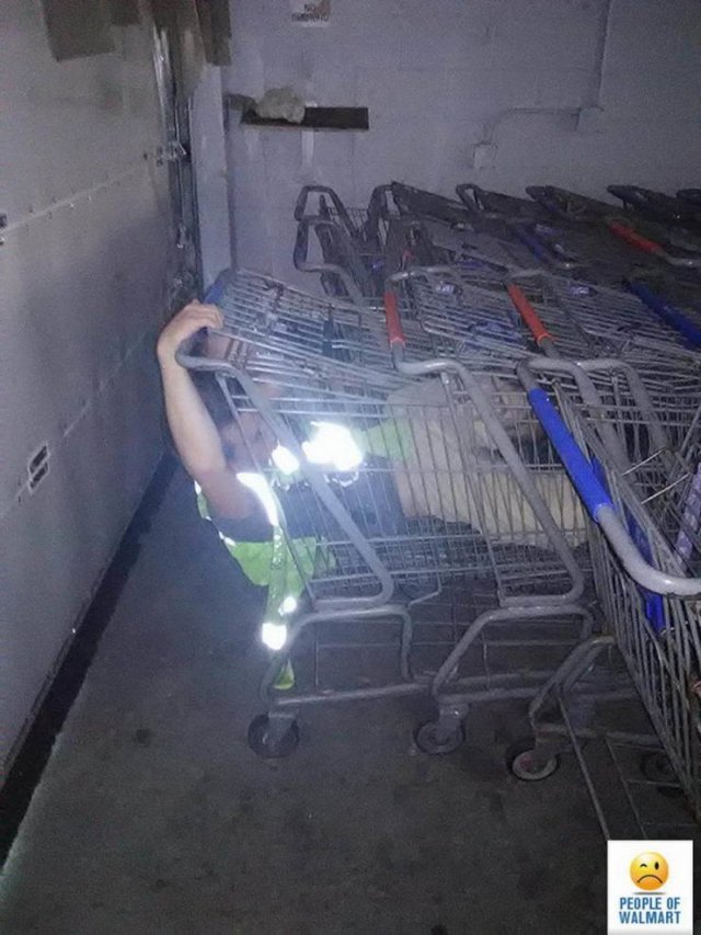 Strange People In Stores (38 pics)