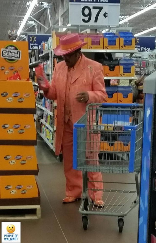 Strange People In Stores (38 pics)
