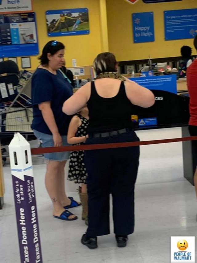 Strange People In Stores (38 pics)