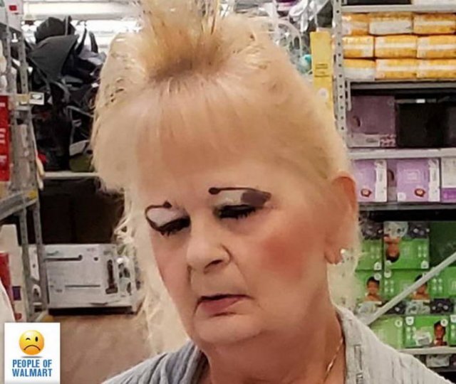 Strange People In Stores (38 pics)