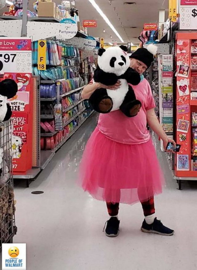 Strange People In Stores (38 pics)