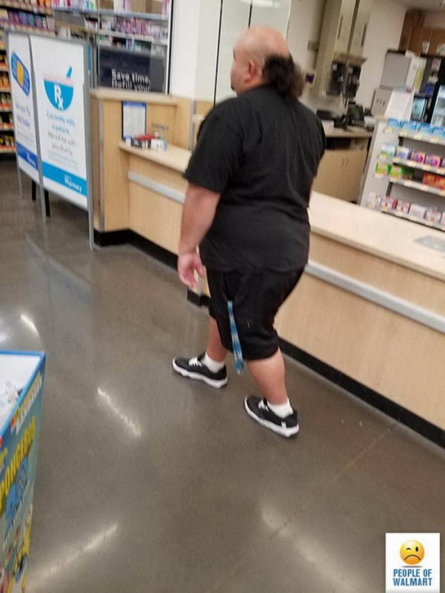 Strange People In Stores (38 pics)
