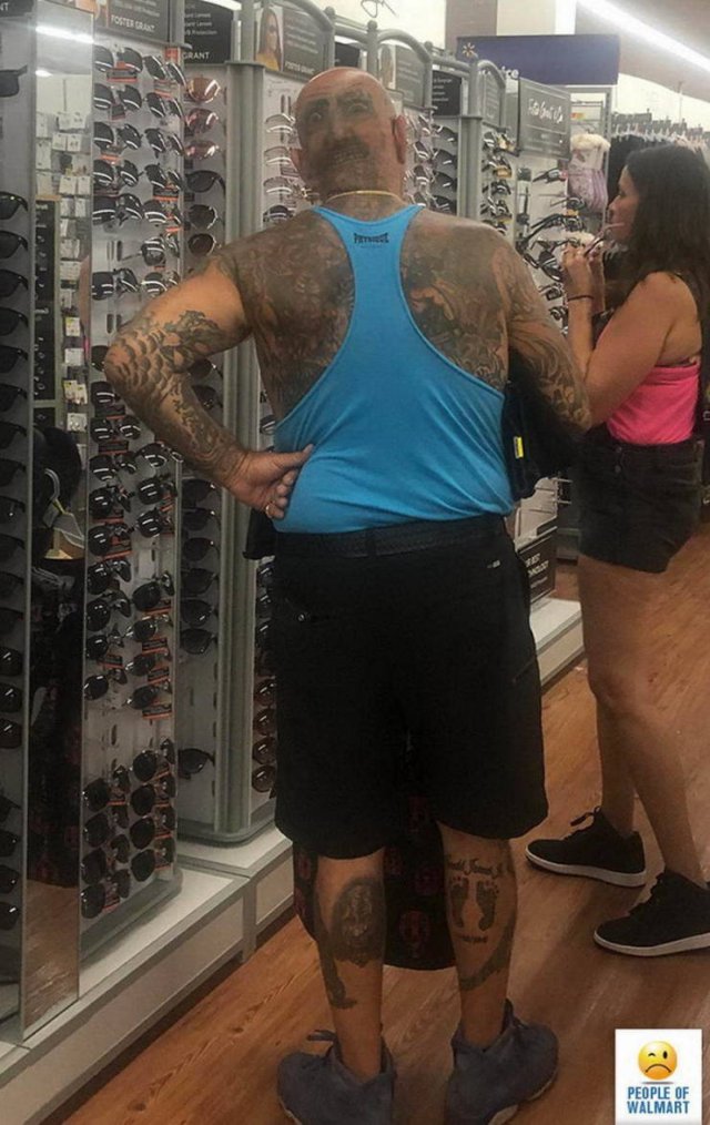 Strange People In Stores (38 pics)