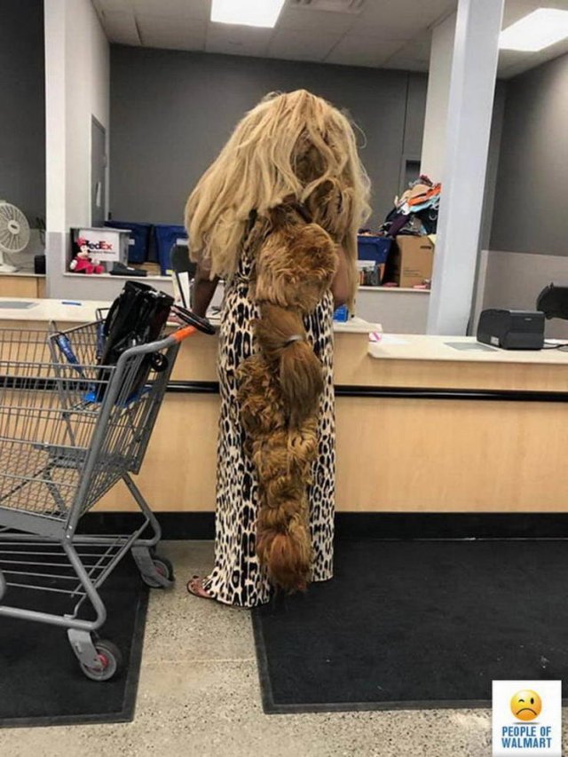 Strange People In Stores (38 pics)