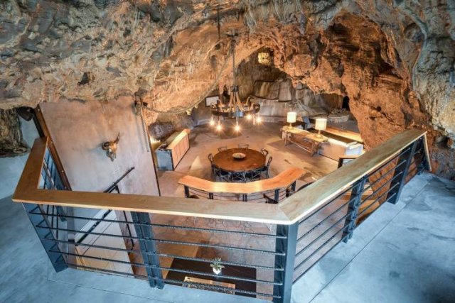 Amazing Apartments In A Cave (45 pics)