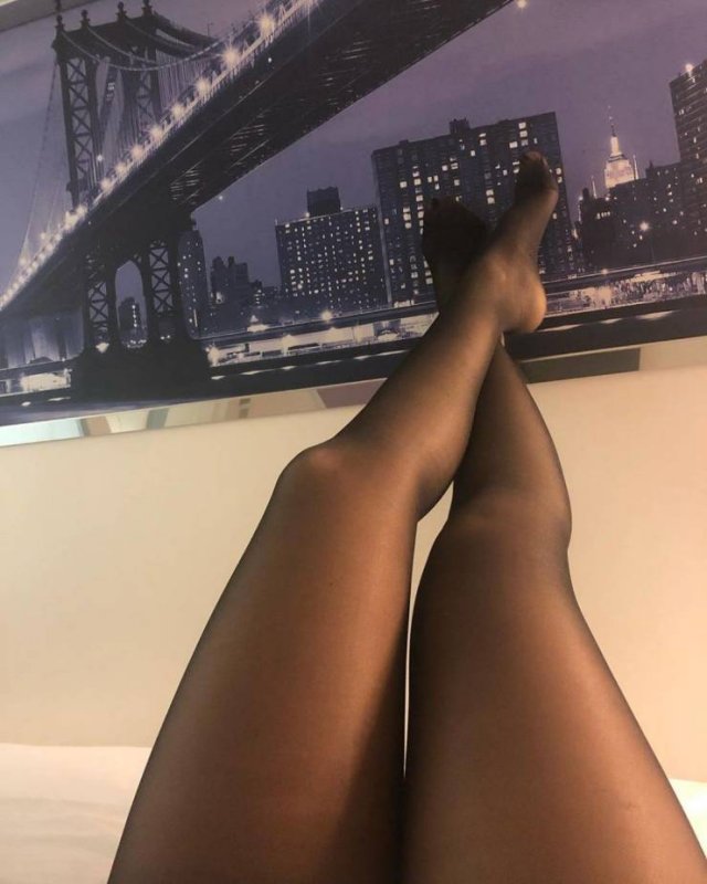 Girls With Long Legs (56 pics)