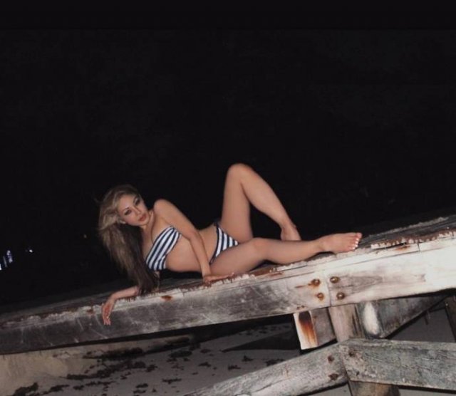 Girls With Long Legs (56 pics)