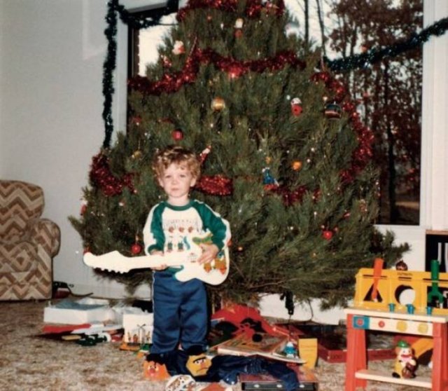 Celebrities And Their Childhood Photos (26 pics)