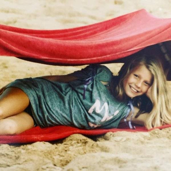 Celebrities And Their Childhood Photos (26 pics)