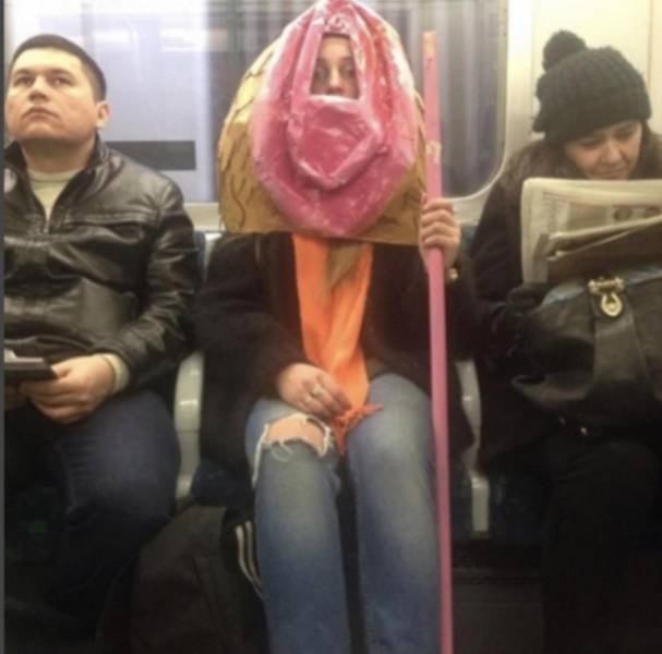 Weird People On Public Transport (31 pics)