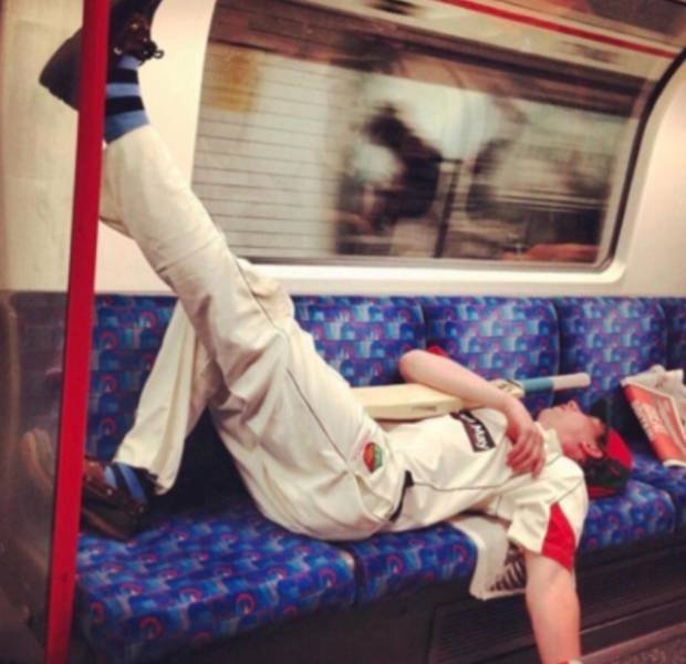 Weird People On Public Transport (31 pics)