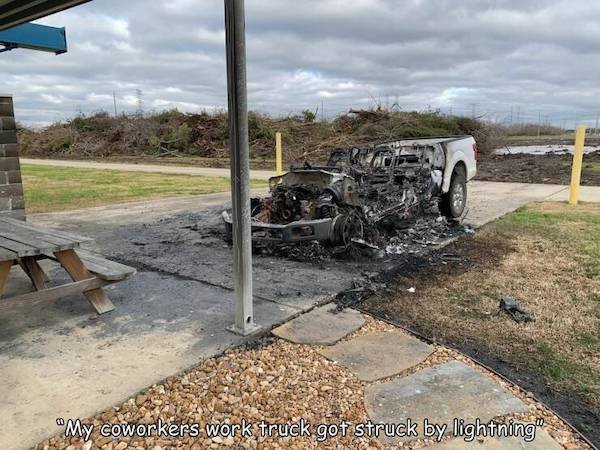 Odd Car Crashes (35 pics)