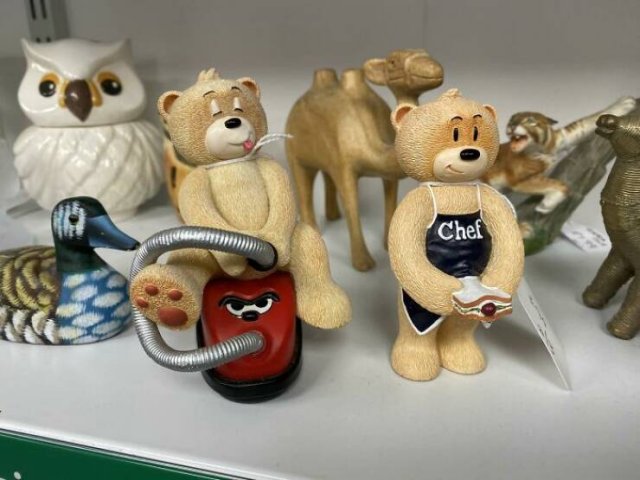 Odd Finds In Charity Shops (40 pics)