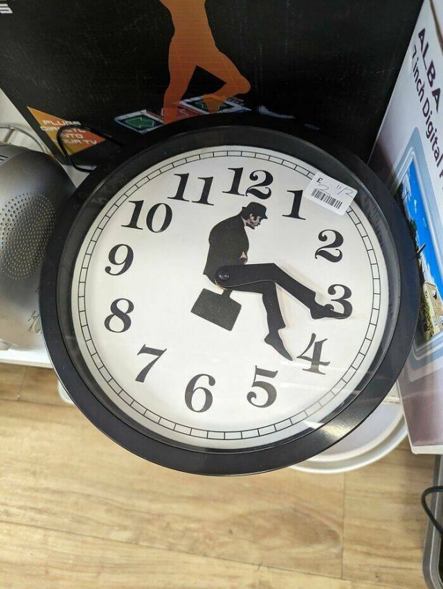 Odd Finds In Charity Shops (40 pics)
