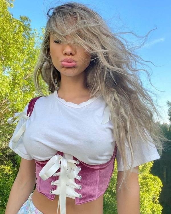 Girls In Corsets (33 pics)